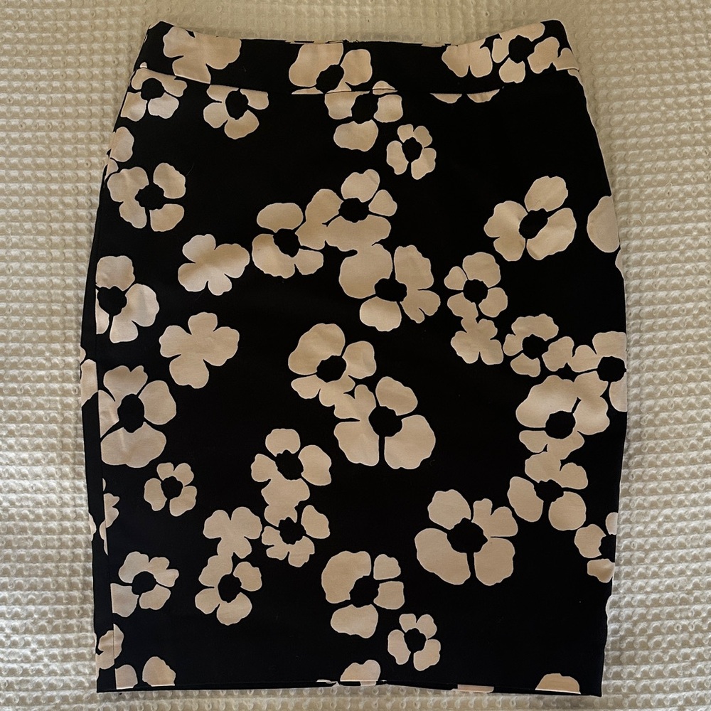 LOFT Black and White Floral Pencil Skirt